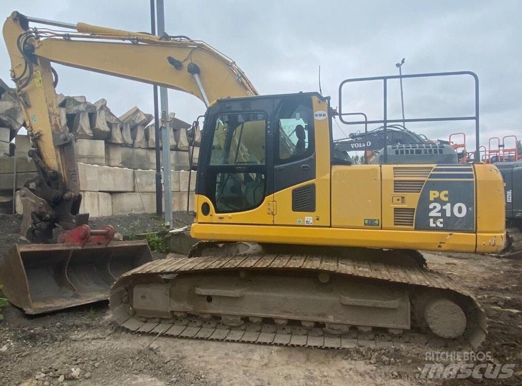 Komatsu PC 210 LC حفارات زحافة