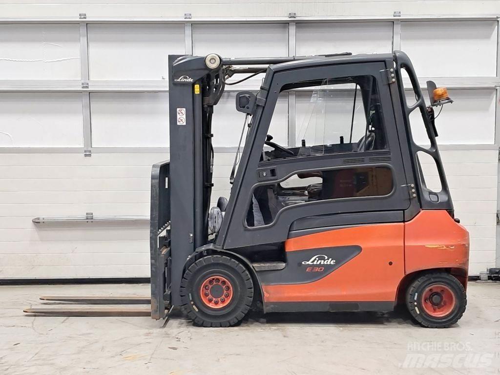 Linde E30-01 شاحنات ذات رافعات شوكية تعمل بالكهرباء