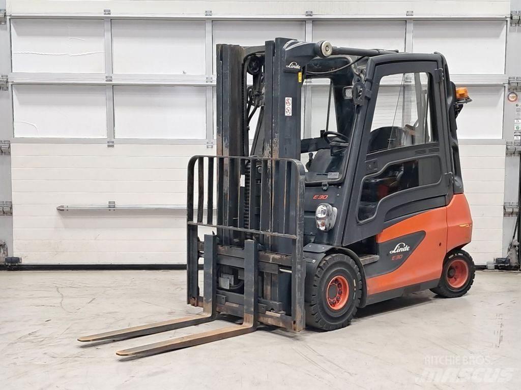 Linde E30-01 شاحنات ذات رافعات شوكية تعمل بالكهرباء