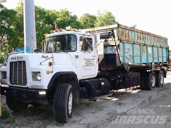 Mack RD 686 S شاحنات المخلفات
