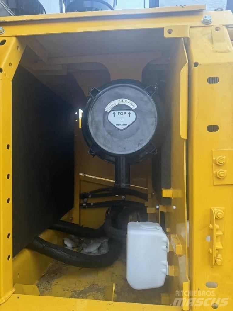 Komatsu PC 210 LC-8 حفارات زحافة