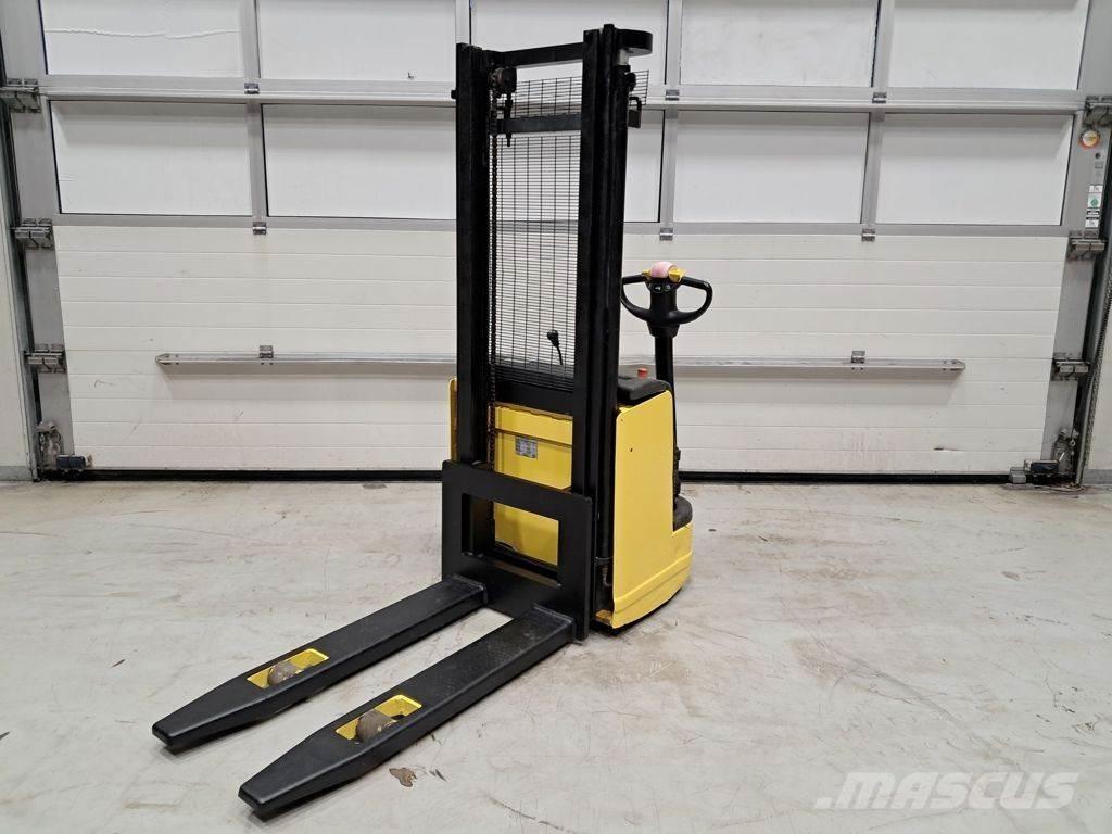 OM CL 10.5ac معدات التكديس الجوالة