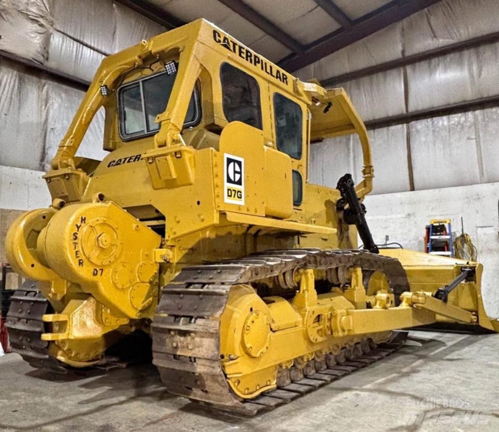 CAT D 7 G بلدوزرات مجنزرة