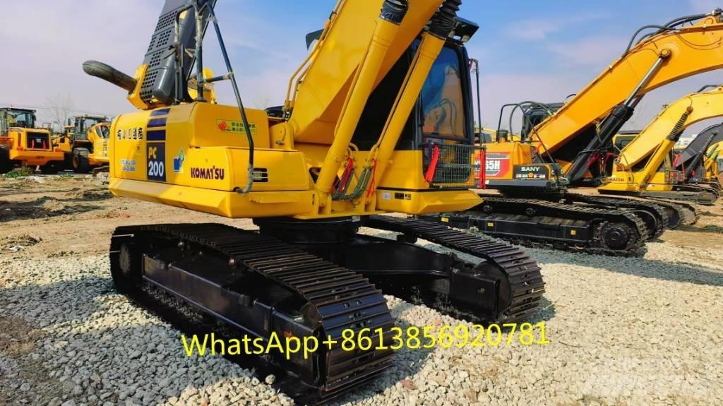 Komatsu PC 200-8 حفارات وسط 7 طن - 12 طن