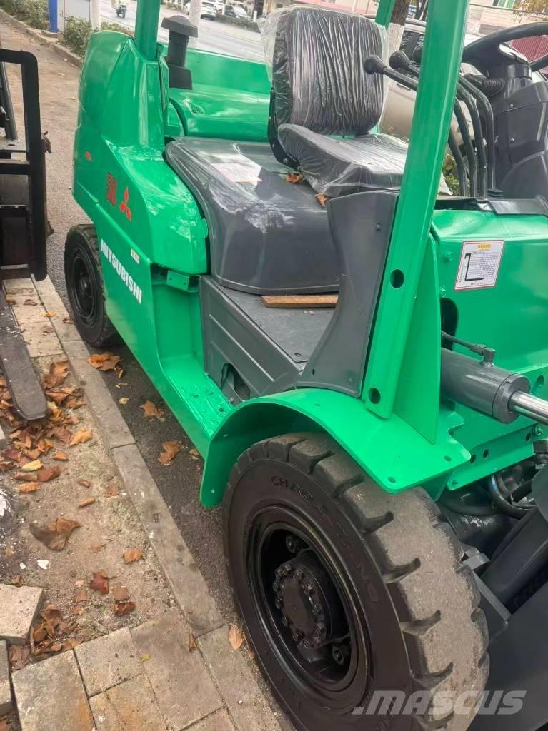 Mitsubishi 5t شاحنات الديزل