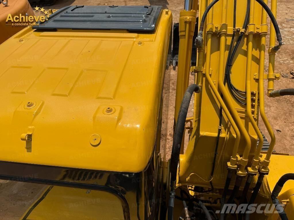 Komatsu PC 220 حفارات زحافة