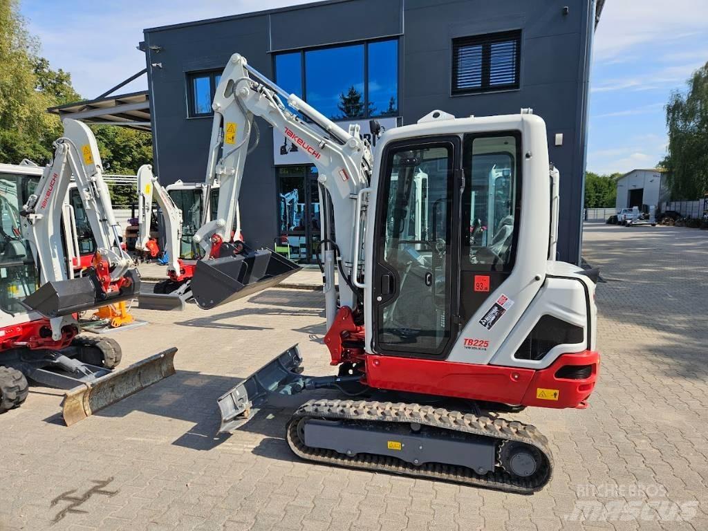 Takeuchi TB225 V0 حفارات صغيرة أقل من 7 طن (حفارات صغيرة)