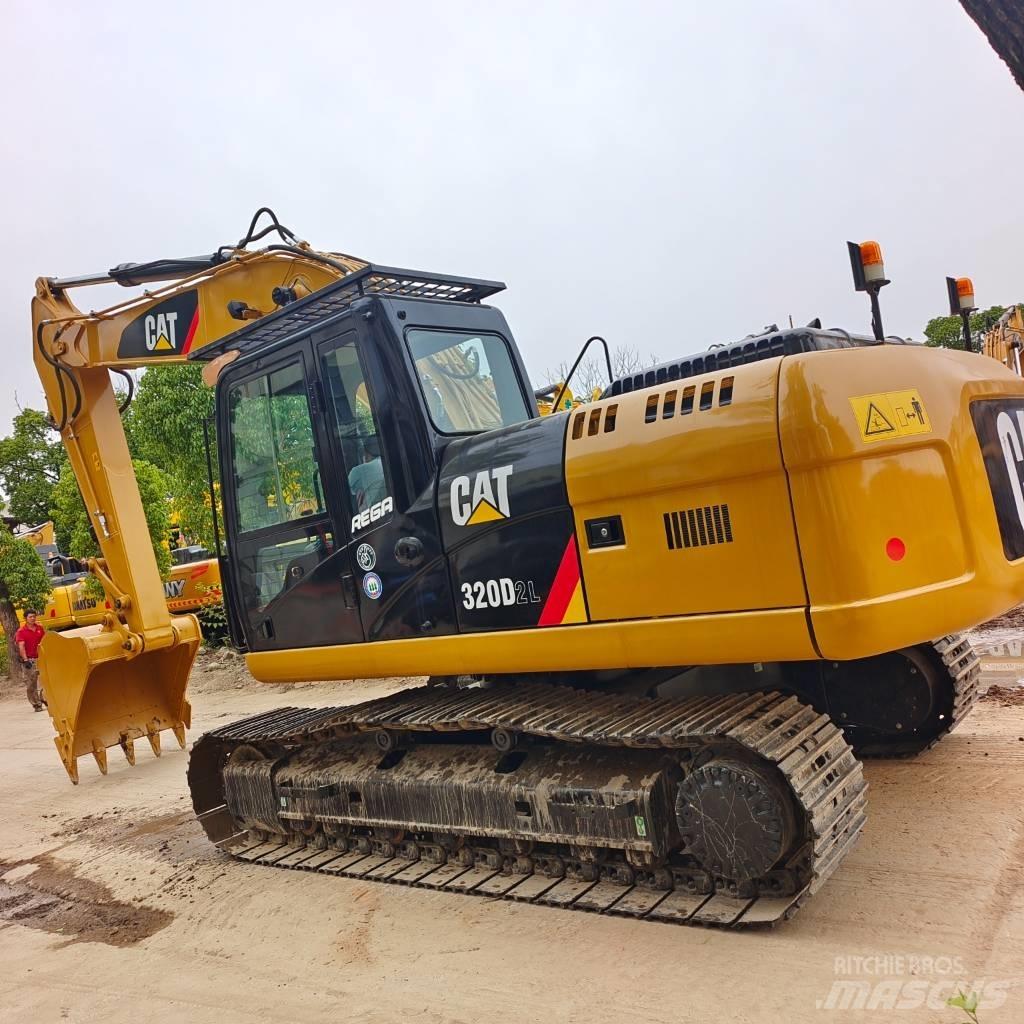 CAT 320 D2L حفارات زحافة