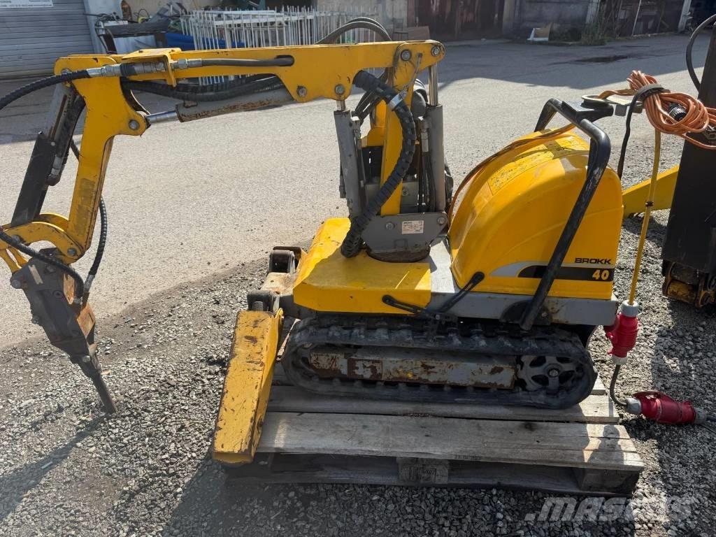 Brokk 40 حفارات هدم