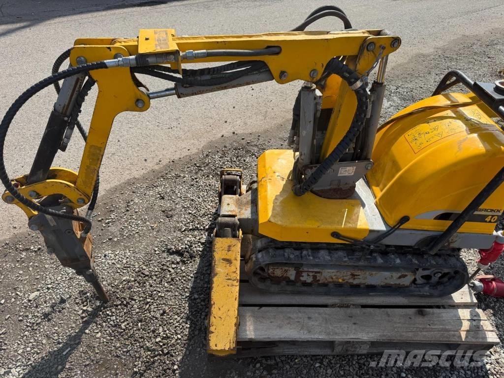 Brokk 40 حفارات هدم