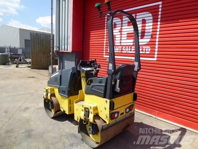 Bomag BW 100 AD M-5 مداحل ثنائية الاسطوانة