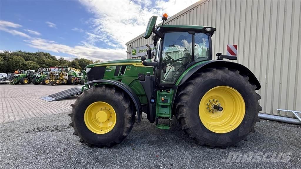 John Deere 6R215 الجرارات