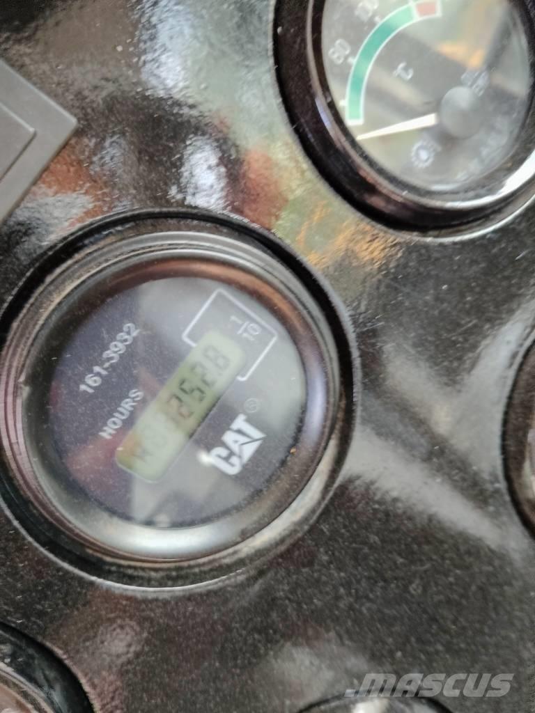 CAT 966 H لوادر بعجل