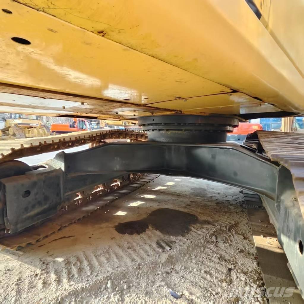 Komatsu PC 200-7 حفارات زحافة