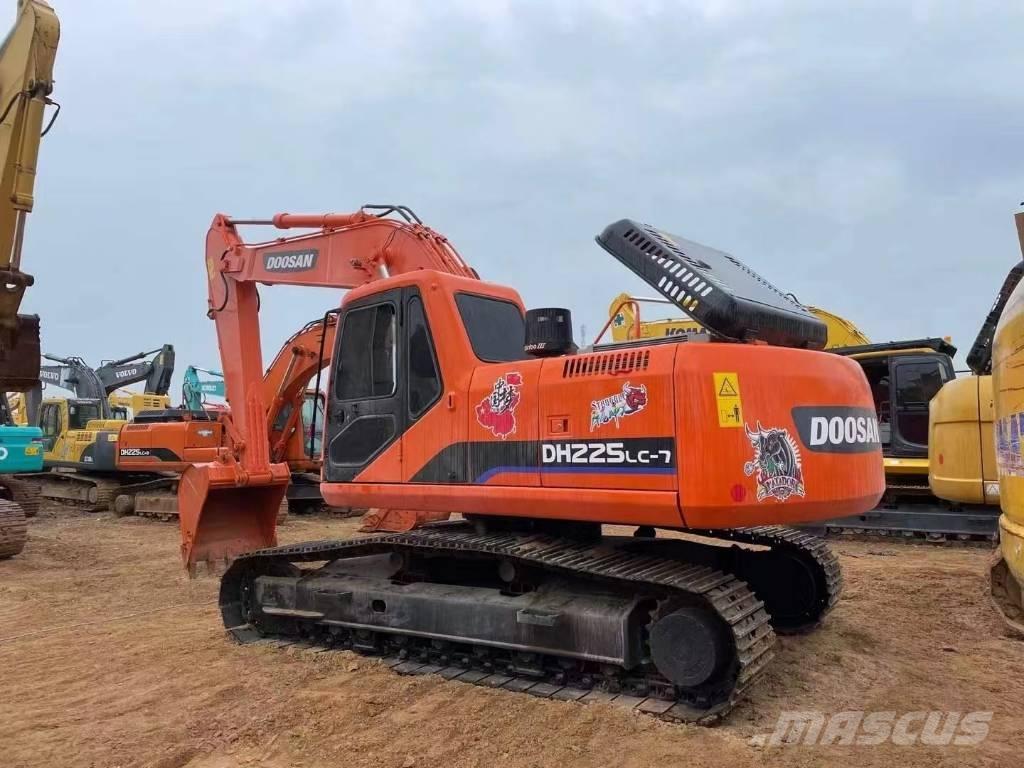 Doosan 220-7 حفارات زحافة