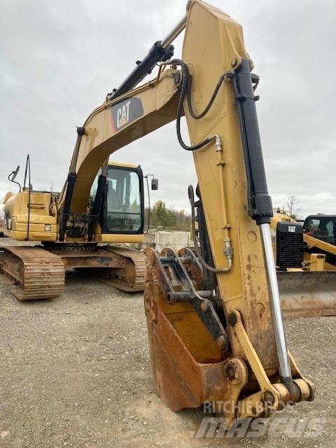 CAT 320 D L حفارات زحافة
