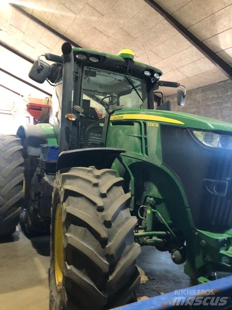 John Deere 7230 R الجرارات