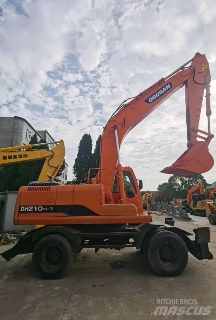 Doosan DH 210 W-7 حفارات بعجل