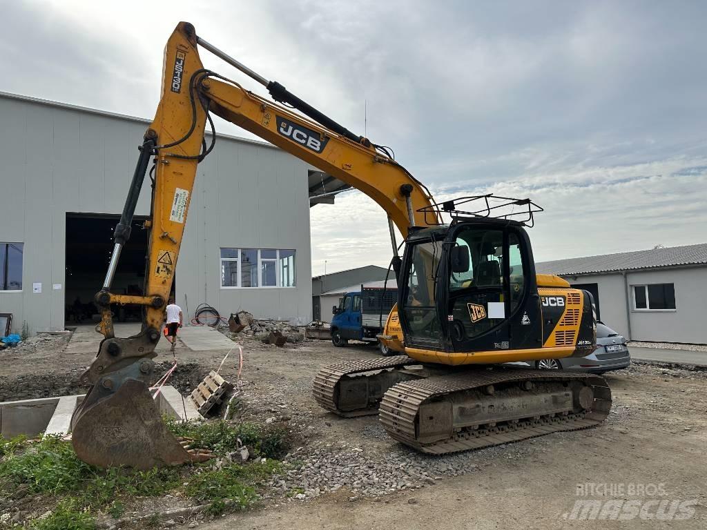 JCB JS 130 LC حفارات زحافة