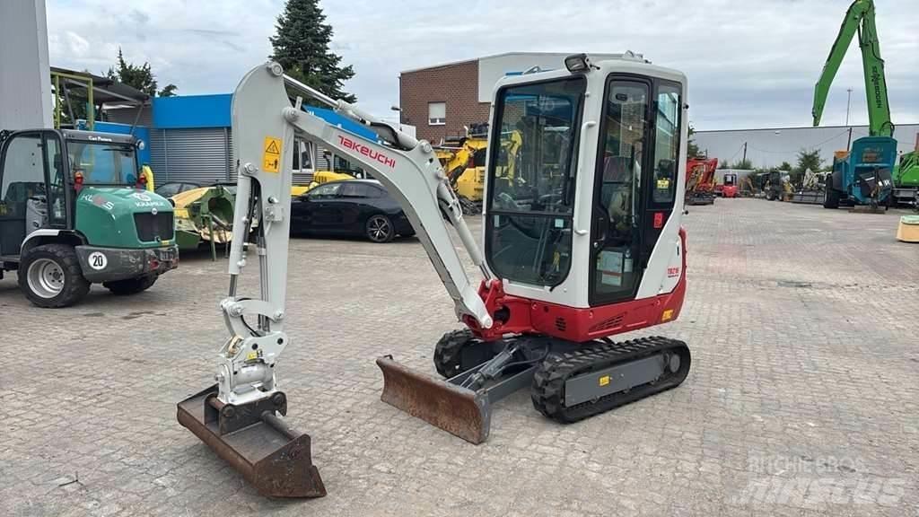 Takeuchi TB216 A حفارات صغيرة أقل من 7 طن (حفارات صغيرة)