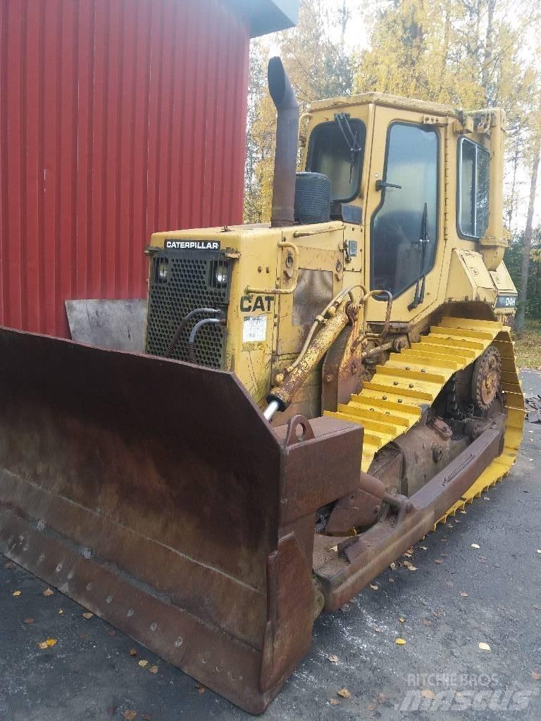 CAT D 4 H بلدوزرات مجنزرة