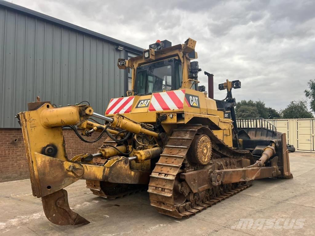 CAT D 9 T بلدوزرات مجنزرة