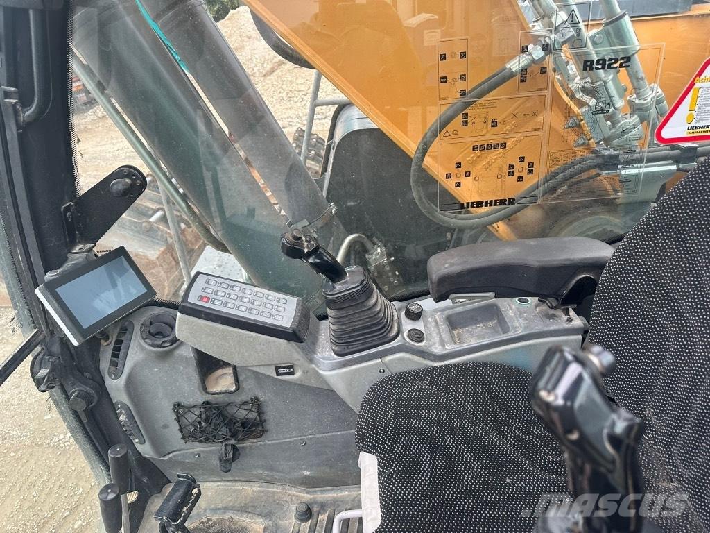 Liebherr R 922 حفارات زحافة