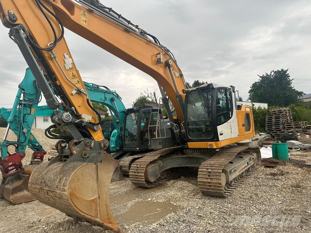 Liebherr R 922 حفارات زحافة