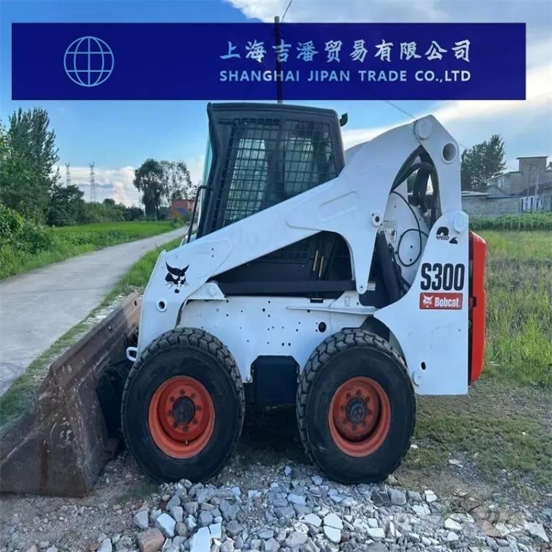 Bobcat S 300 لوادر انزلاقية التوجيه