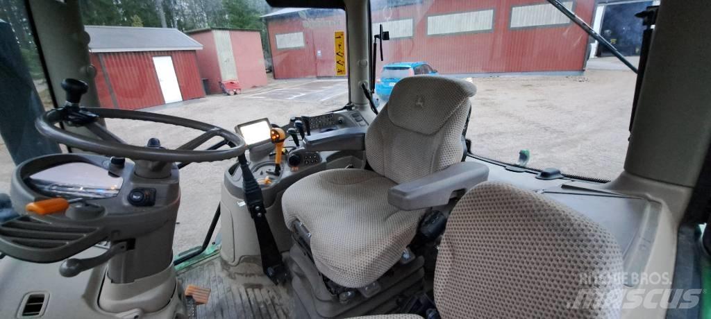 John Deere 6130 R الجرارات