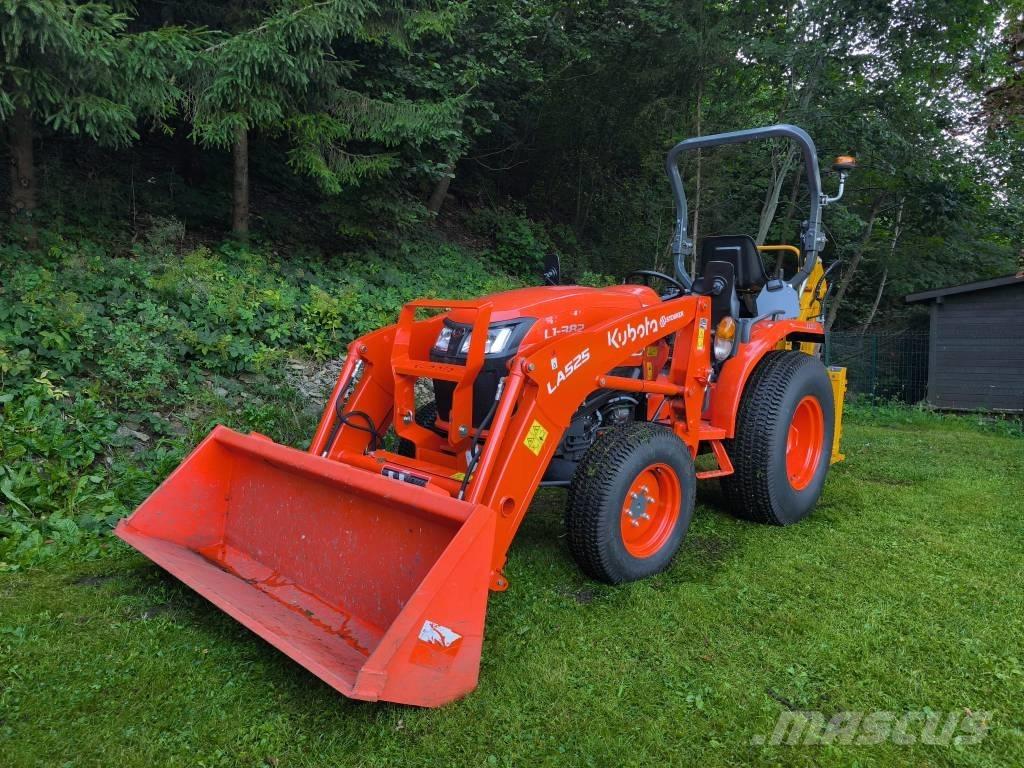 Kubota L1-382 HST الجرارات