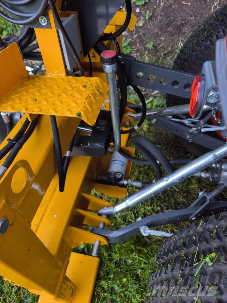 Kubota L1-382 HST الجرارات