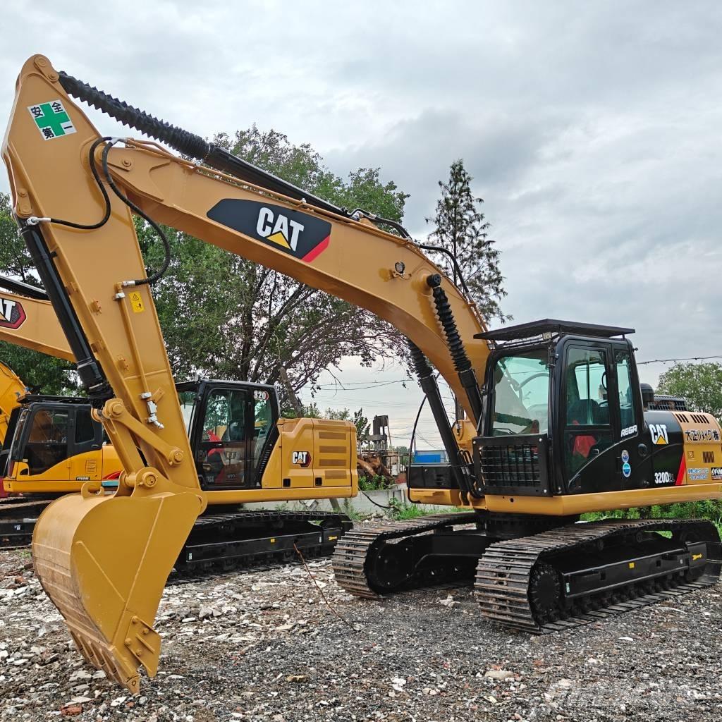 CAT 320 D L حفارات زحافة