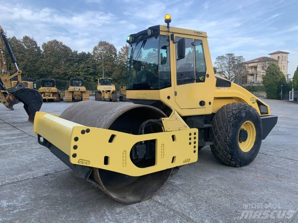 Bomag BW 213 D H-4 مداحل أحادية الأسطوانة