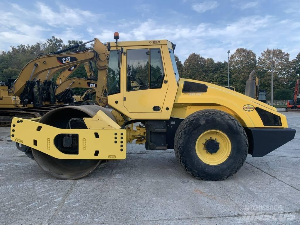 Bomag BW 213 D H-4 مداحل أحادية الأسطوانة