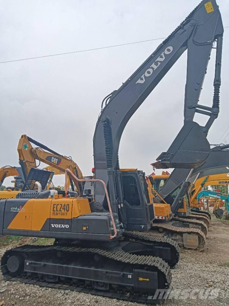 Volvo EC 240 حفارات زحافة