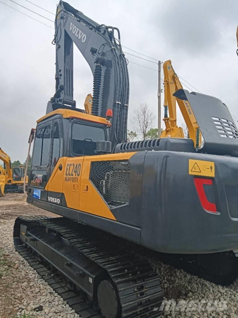 Volvo EC 240 حفارات زحافة