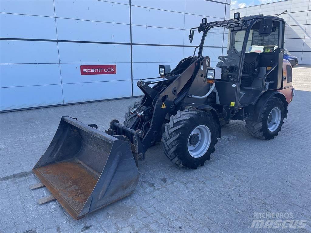 Weidemann 2070 لوادر متعددة الأغراض
