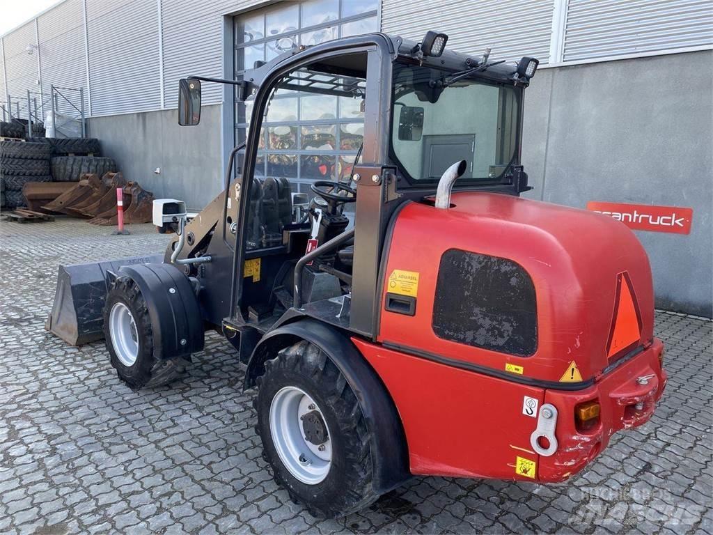 Weidemann 2070 لوادر متعددة الأغراض