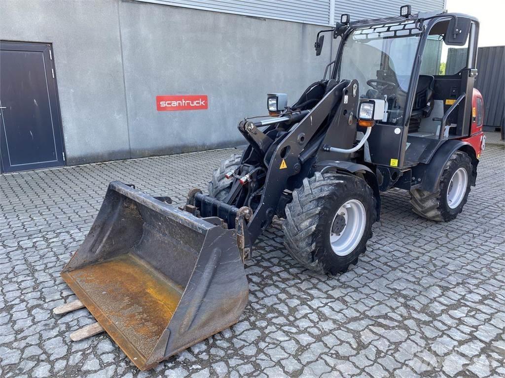 Weidemann 2070 لوادر متعددة الأغراض