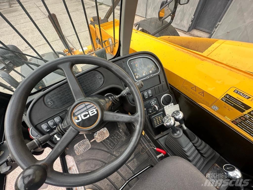 JCB 531-70 مناولات متداخلة