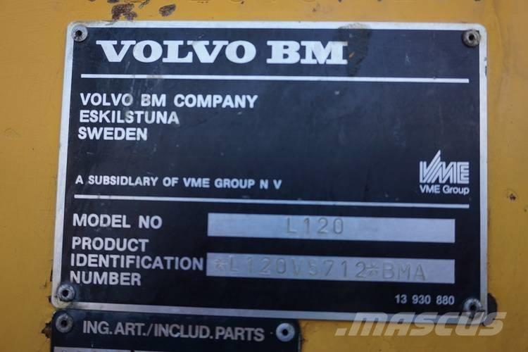 Volvo 120 لوادر بعجل