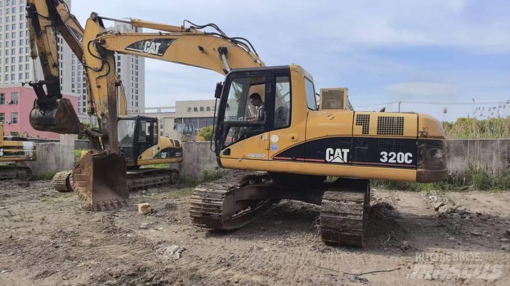 CAT 320C حفارات زحافة