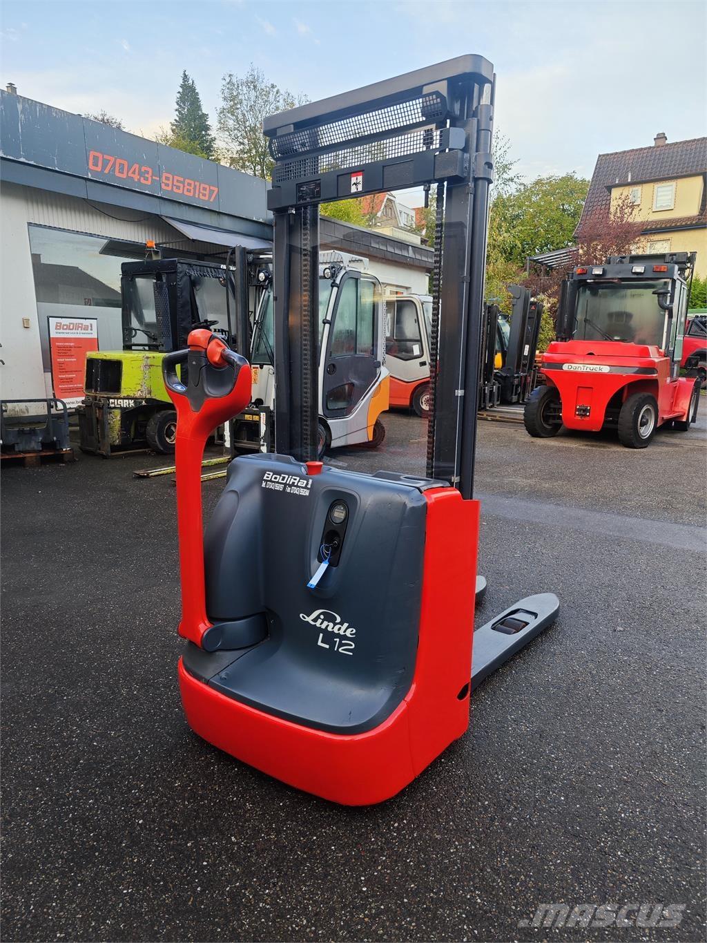 Linde L 12 شاحنات مناولة ذاتية الدفع