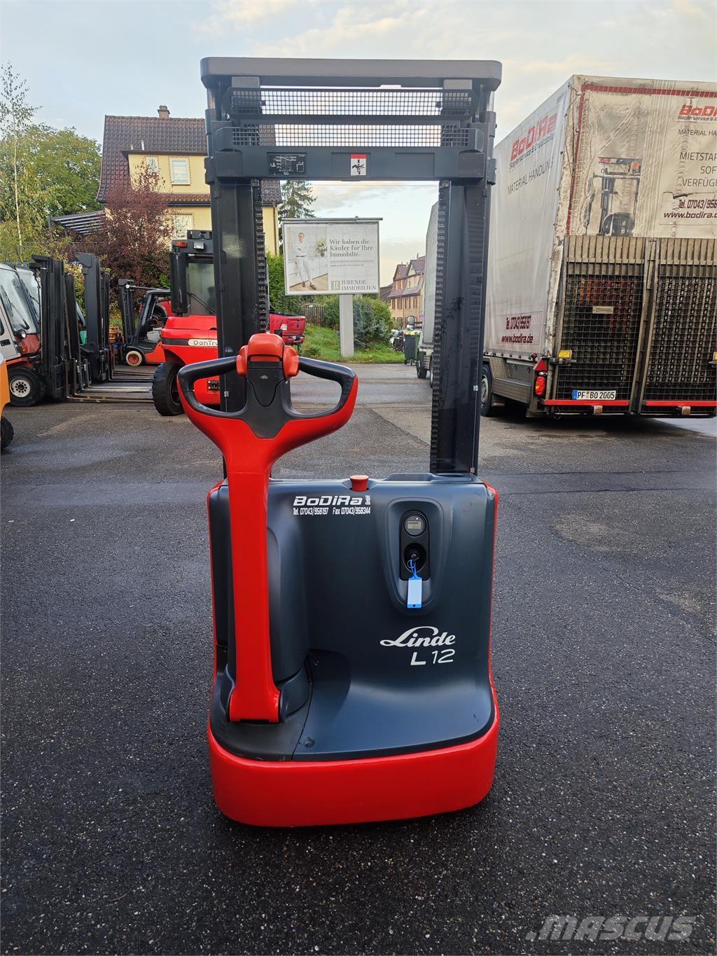 Linde L 12 شاحنات مناولة ذاتية الدفع