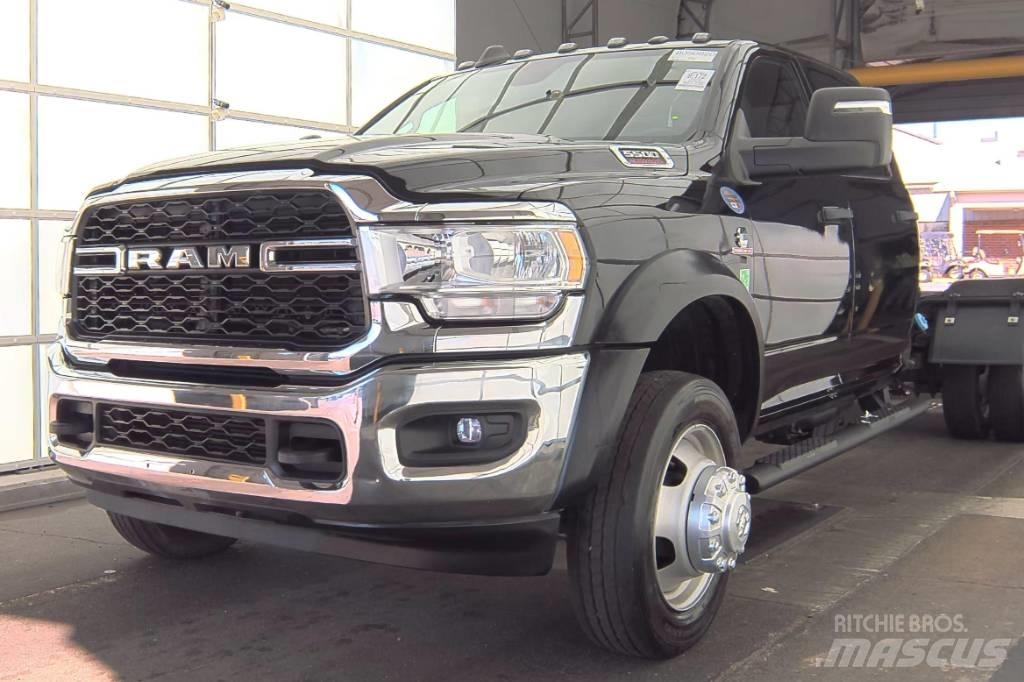 RAM 5500 TRADESMAN شاحنات بمقصورة وهيكل