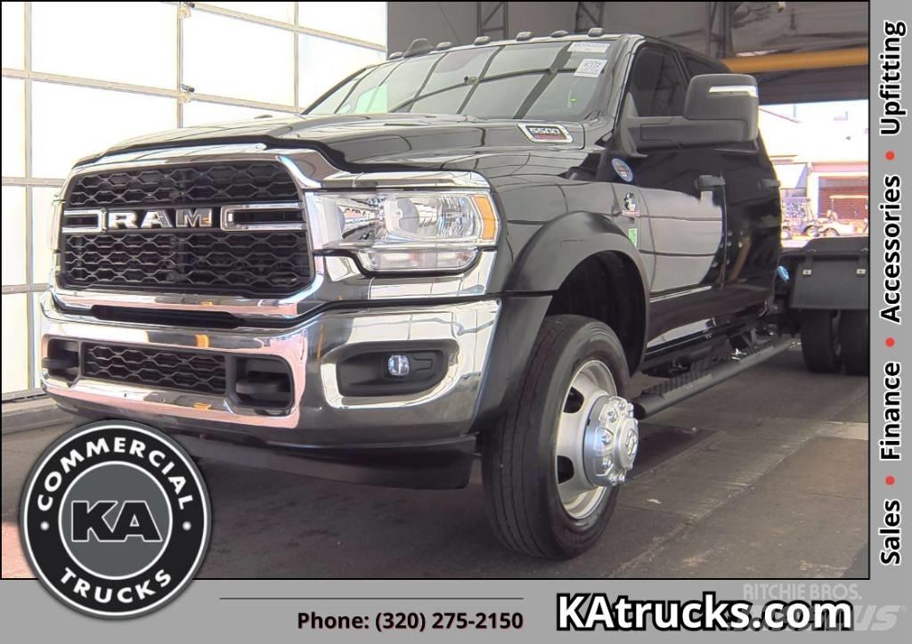 RAM 5500 TRADESMAN شاحنات بمقصورة وهيكل