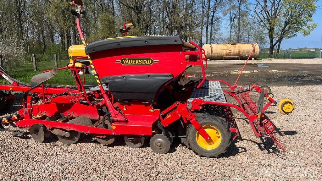 Väderstad Rapid400C مثاقيب مدمجة