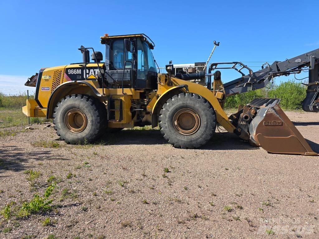 CAT 966 M لوادر بعجل