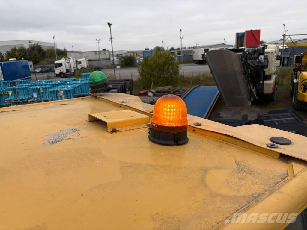 Komatsu HM300-3 ساحبات مفصلية